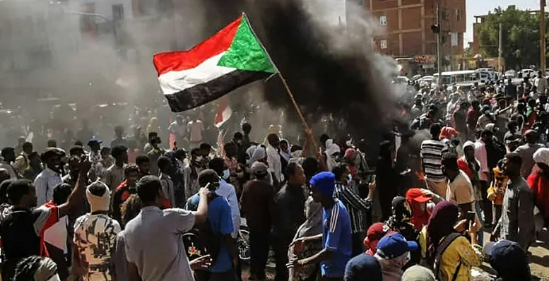 بعد يوم دامٍ ..  السودان يدخل في عصيان مدني وإغلاق شامل