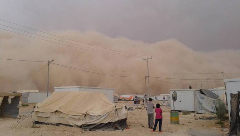 لا وفيات بين اللاجئين في مخيم الزعتري نتيجة العاصفة الرملية