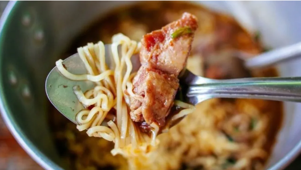 علماء يحذرون من أطعمة سريعة تسرّع خطر الخرف