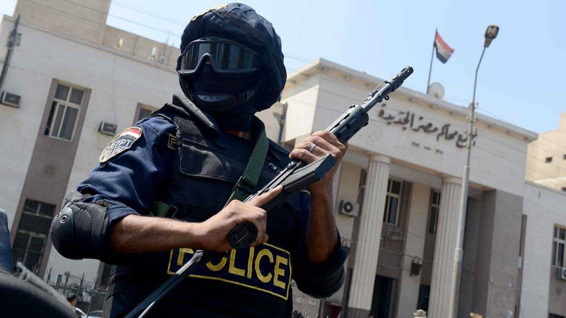 ضبط سيدة وابنتها اعتدتا على فتاة في الجيزة