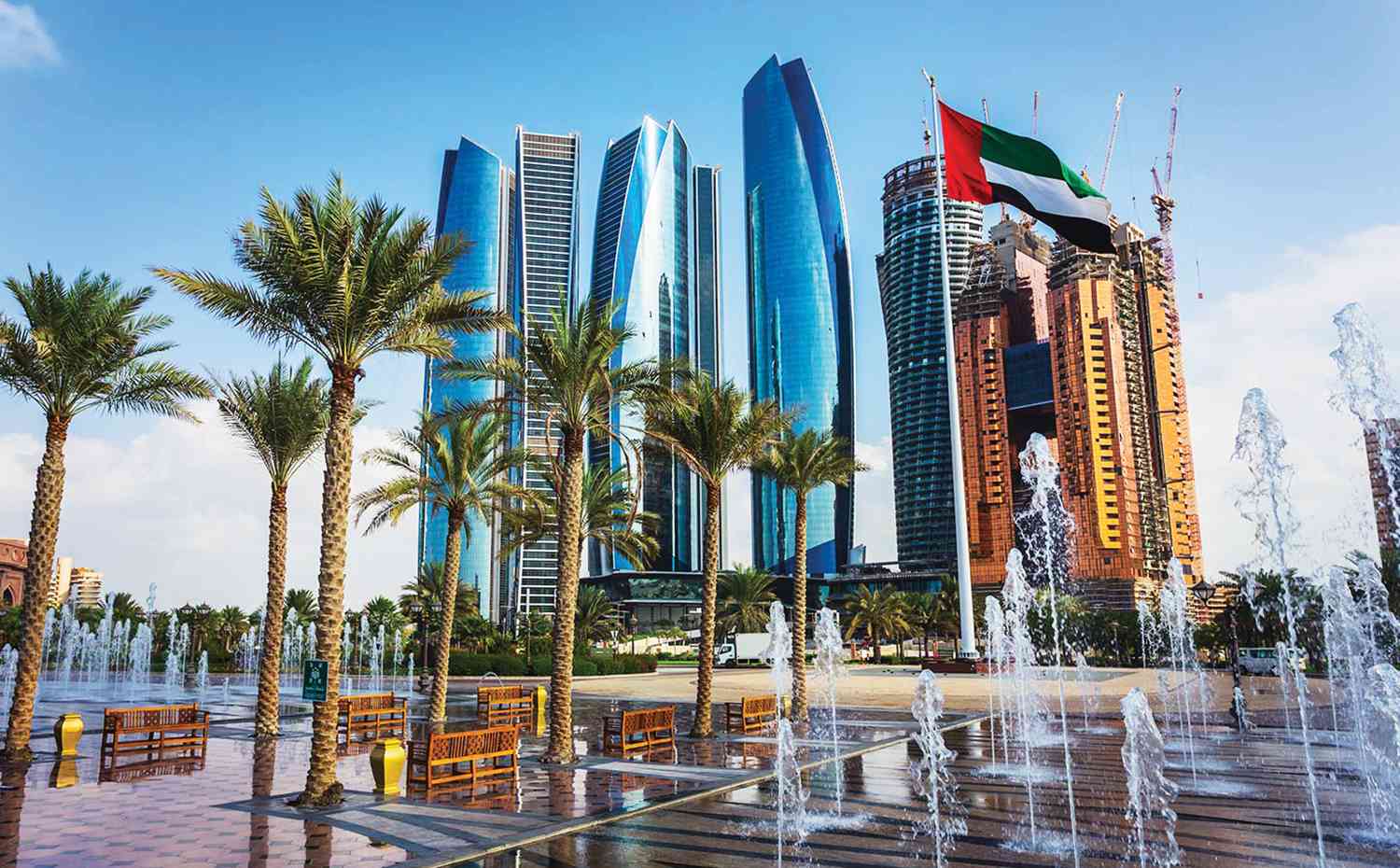بالفيديو  ..  فنان لبناني جديد يحصل على الإقامة الذهبية في الإمارات