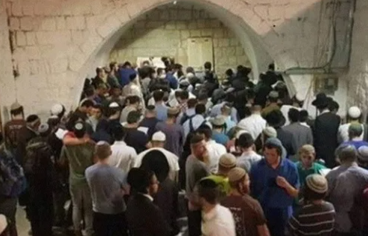  مستعمرون يقتحمون المقامات الإسلامية في بلدة كفل حارس شمال سلفيت