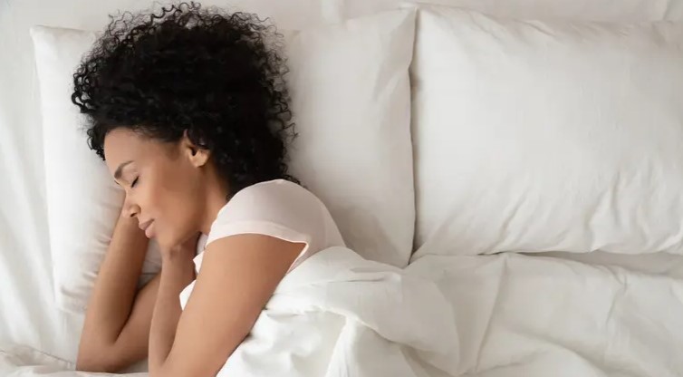 3 نصائح تساعدك على النوم العميق أثناء الحر