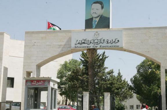اربد: التربية تنهي خدمات 68 معلما ومعلمة على التعليم الاضافي المسائي 