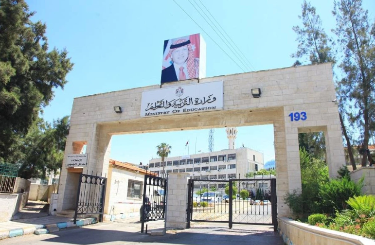 تباين آراء أولياء أمور حول تأنيث التعليم الأساسي