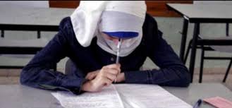 "يتيمة" تفوقت بامتياز وتناشد للحصول على منحة دراسية في تخصص الطب  ..  تفاصيل 