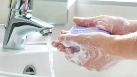 بينها الأقلام ..  أشياء موبوءة بالجراثيم