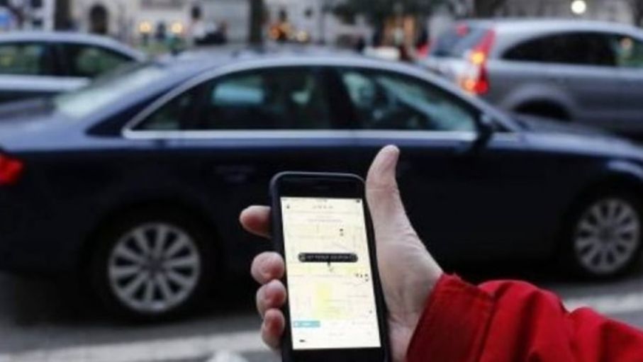 التطبيقات غير المرخّصة للنقل البري  ..  إضرار بإيرادات الموازنة والكباتن والمستثمرين