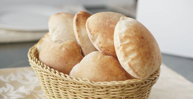 ما حقيقة وجود توجه حكومي لرفع أسعار الخبز ؟ 