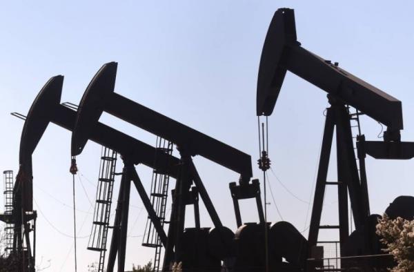 النفط يتجه نحو تسجيل مكاسب أسبوعية تتجاوز 4%