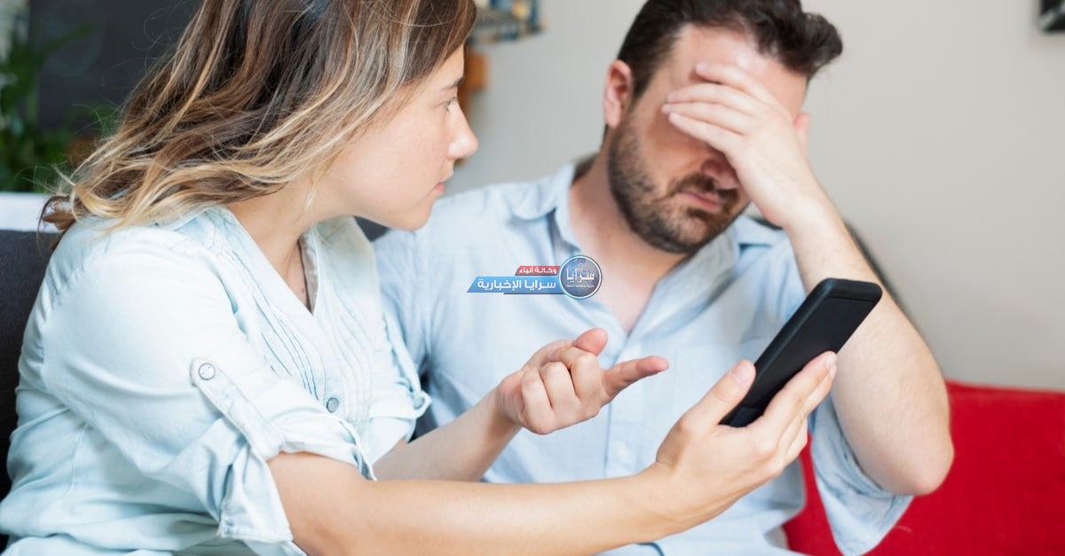 دار الإفتاء المصرية: لا يجوز للمرأة التفتيش في تليفون زوجها أو العكس