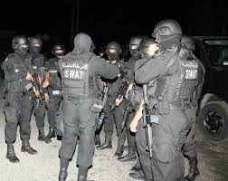 مداهمة امنية تقود للقبض على الجناة ..  الكشف عن ملابسات سرقة  3 وافدين بالبادية الجنوبية 