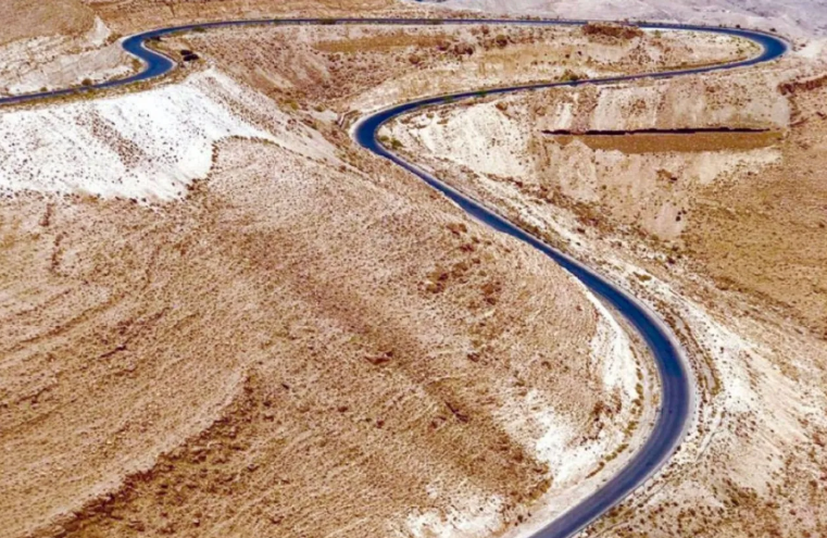 فتح طريق "الموجب" بعد إغلاقه احترازيا