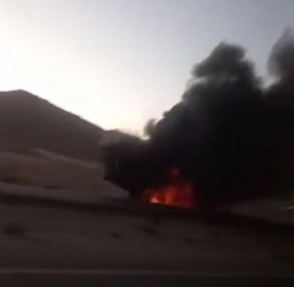انفجار إطار يحرق شاحنة في العقبة