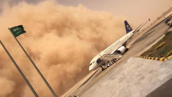 تعليق الرحلات الجوية في الرياض بسبب الغبار