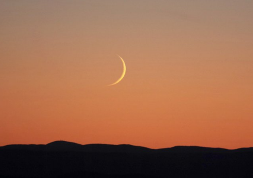 تعذر رؤية هلال العيد في سلطنة عُمان  ..  و الاثنين اول ايام العيد
