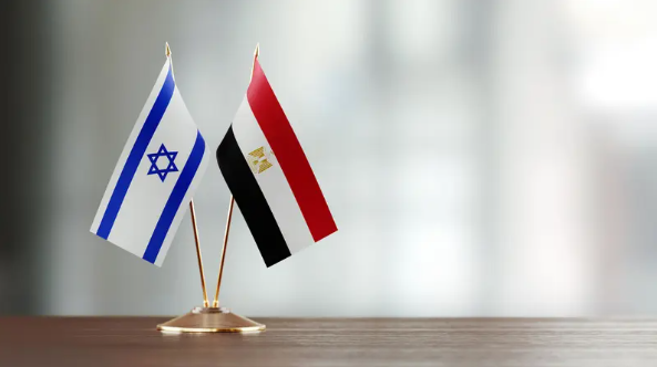 ضغوط "إسرائيلية" بسبب غزة والتهجير ..  ومصر تستعد ببدائل لاتفاق الغاز
