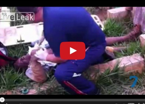بالفيديو  .. اخراج رجل من القبر بعد صرخات استغاثته من مدفنه