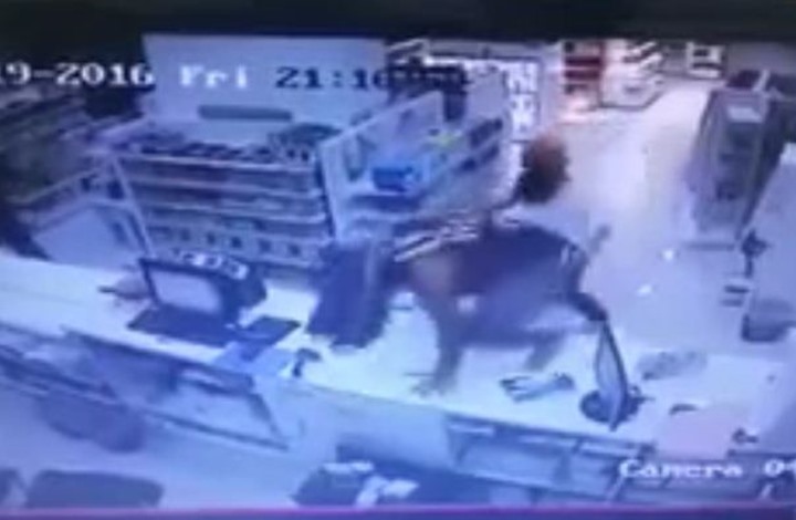بالفيديو  ..  السلطات السعودية تقبض على 3 أشخاص سطوا على صيدلية