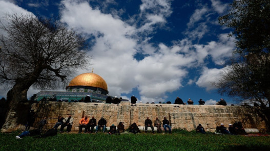 عضو بالكنيست "الإسرائيلي": منع الأذان محاولة لمحو معلم من الوجود الفلسطيني