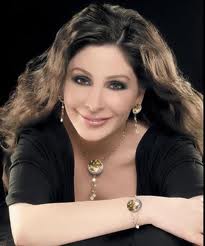 استعادة الصفحة الرسمية لإليسا بعد أن غير المخترق الصورة وكتب على الحائط " آية من القرآن" 