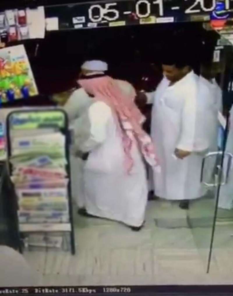 بالفيديو ..  تشكيل عصابي ينتقي ضحاياه بتخطيط محكم في جدة