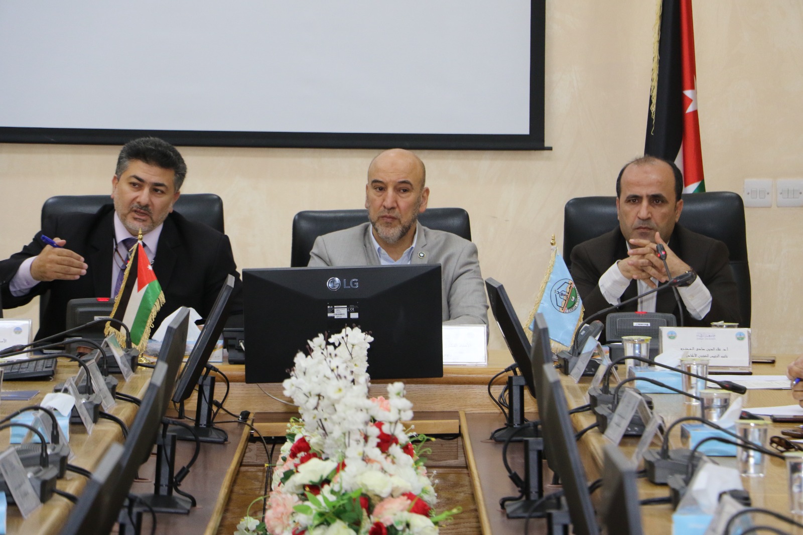 وحدة التطوير وضمان الجودة بجامعة الزرقاء تلتقي مساعدي العمداء 
