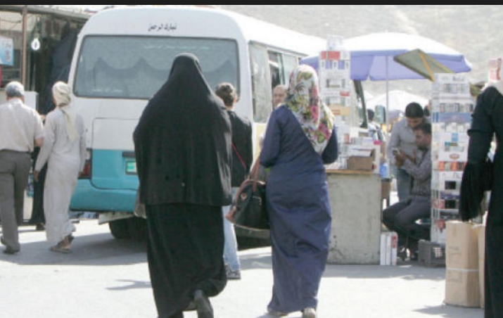 الجنايات الكبرى تسجل أول حالة هتك عرض داخل حافلة في عمان ..  استغل زحمة الركاب ليلامسها