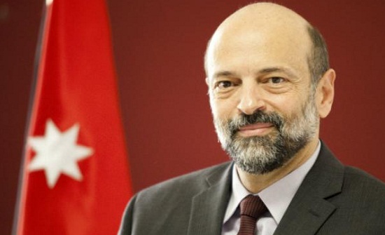 الرزاز يعمّم على الوزارات والمؤسسات لتنفيذ أمر الدفاع 11 على الموظّفين والمراجعين