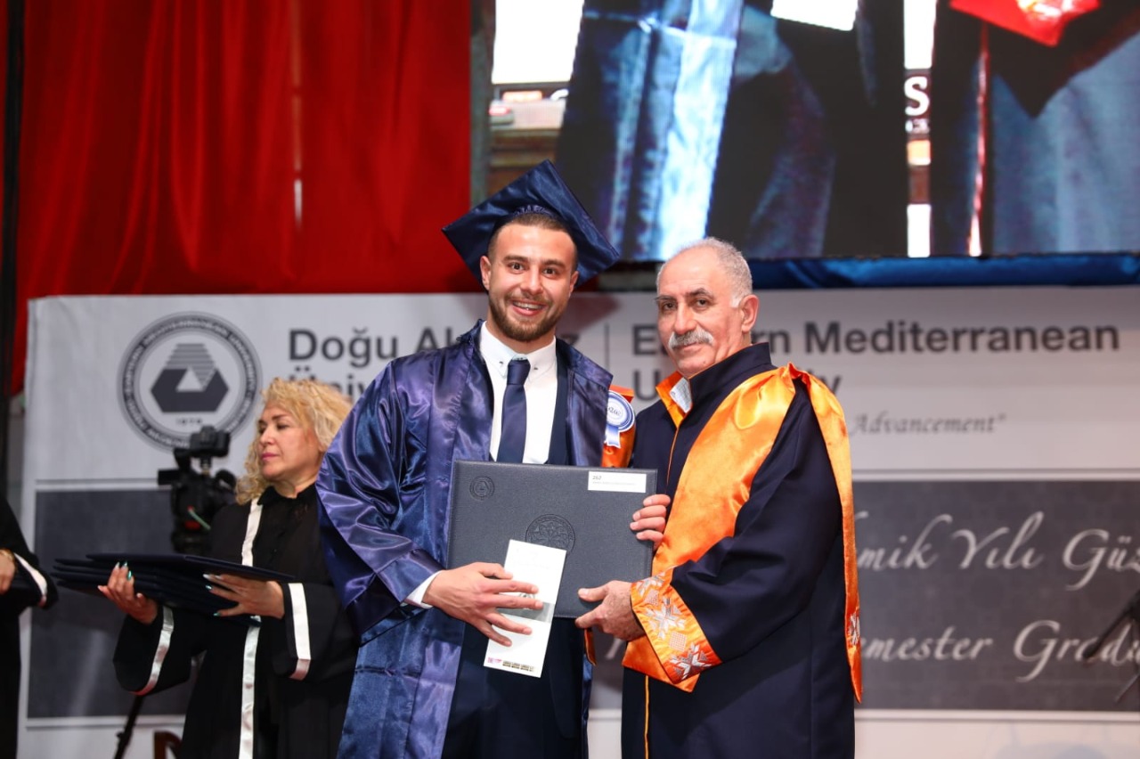 المهندس أحمد خالد العمري يحصل على مرتبة الشرف في الهندسة الميكانيكية .. مبارك