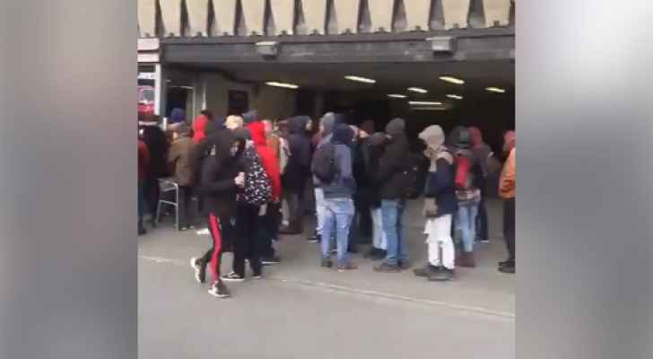 طوابير من الكنديين على المحلات بعد تشريع "الحشيش" في البلاد ..  فيديو