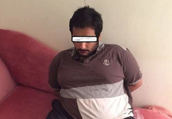 أب يقَتَلَ طفلته بالأسلاك الكهربائية ..  ويضعها داخل "الفريزر"!