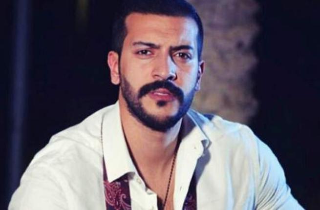 بالفيديو ..  بعد تناوله لحمًا مغطى بالذهب ..  عيسى المرزوق: أنا حرّ في بطني 