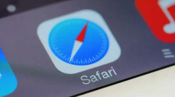 "أبل" تطلق أول تحديث أمني خفي لإصلاح ثغرة خطيرة في "سفاري"
