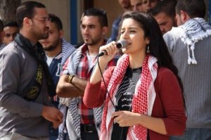 تمديد اعتقال طالبة "بيرزيت" لينا خطاب أسبوعًا كاملًا في "عوفر"