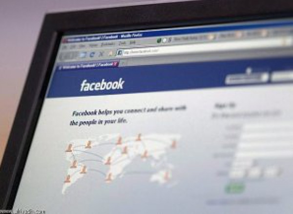 تحذير متصفحي "فيسبوك" من سرقة أرصدة جوالاتهم