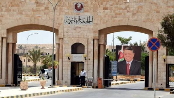 على مكتب رئيس الجامعة الهاشمية ..  طلبة الهندسة يطالبون بحل عاجل لمشكلة التكييف داخل القاعات الدراسية