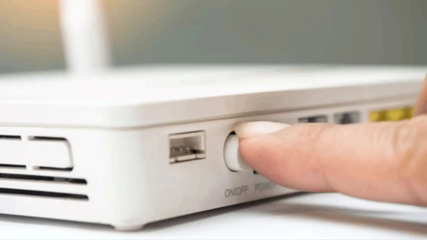 للحفاظ على أداء الإنترنت ..  كم مرة يجب فصل الراوتر عن الكهرباء؟