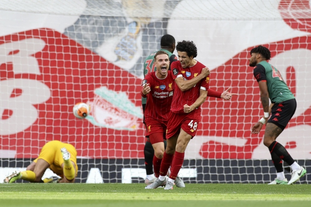 ليفربول يستعيد توازنه بفوز صعب على أستون فيلا