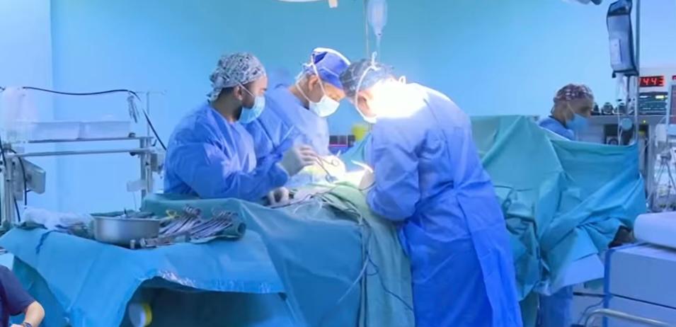 عملية نوعية ونادرة  لجراحة الاوعية الدموية في مستشفى الحسين السلط الجديد 