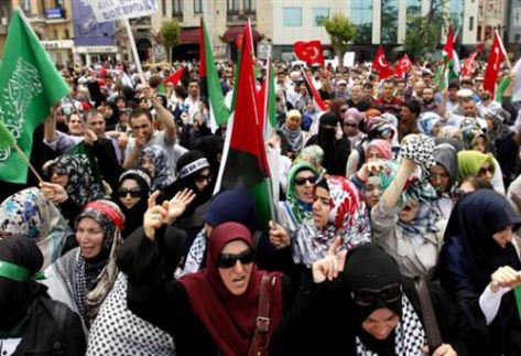المطالبة  بسحب الجنسية من يهود أتراك قاتلوا في غزة
