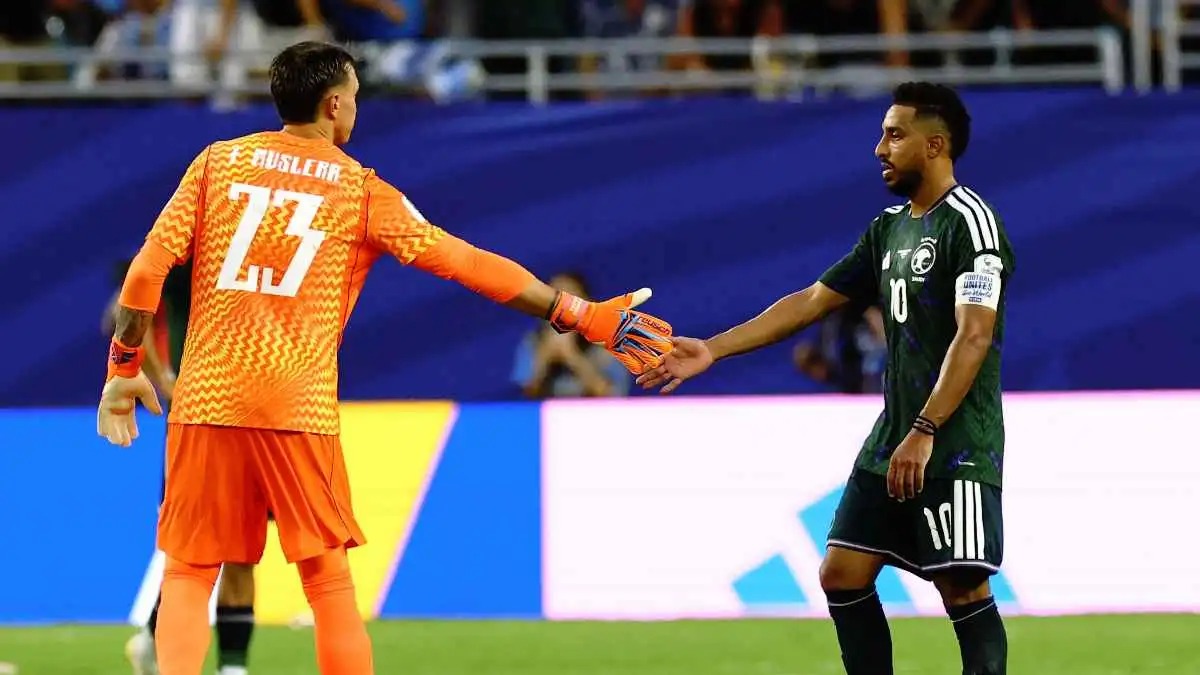 ضربة لسالم الدوسري ..  أول قرار من اتحاد الكرة السعودي بعد الخروج من كأس العالم  