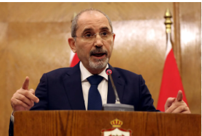 الصفدي يتجه إلى باريس لبحث وقف العدوان على غزة وإيصال المساعدات