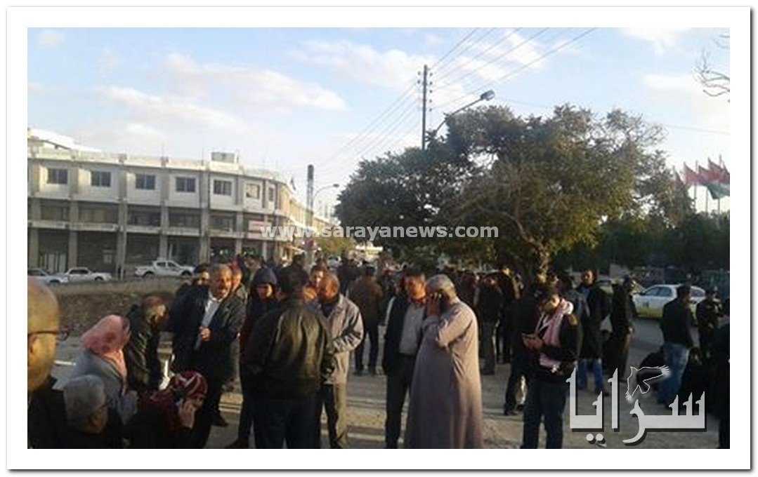 بالصور  ..  طلبة "التوجيهي" الدارسين في الخارج يعتصمون امام "النواب" للمطالبة بالغاء الامتحان التحصيلي