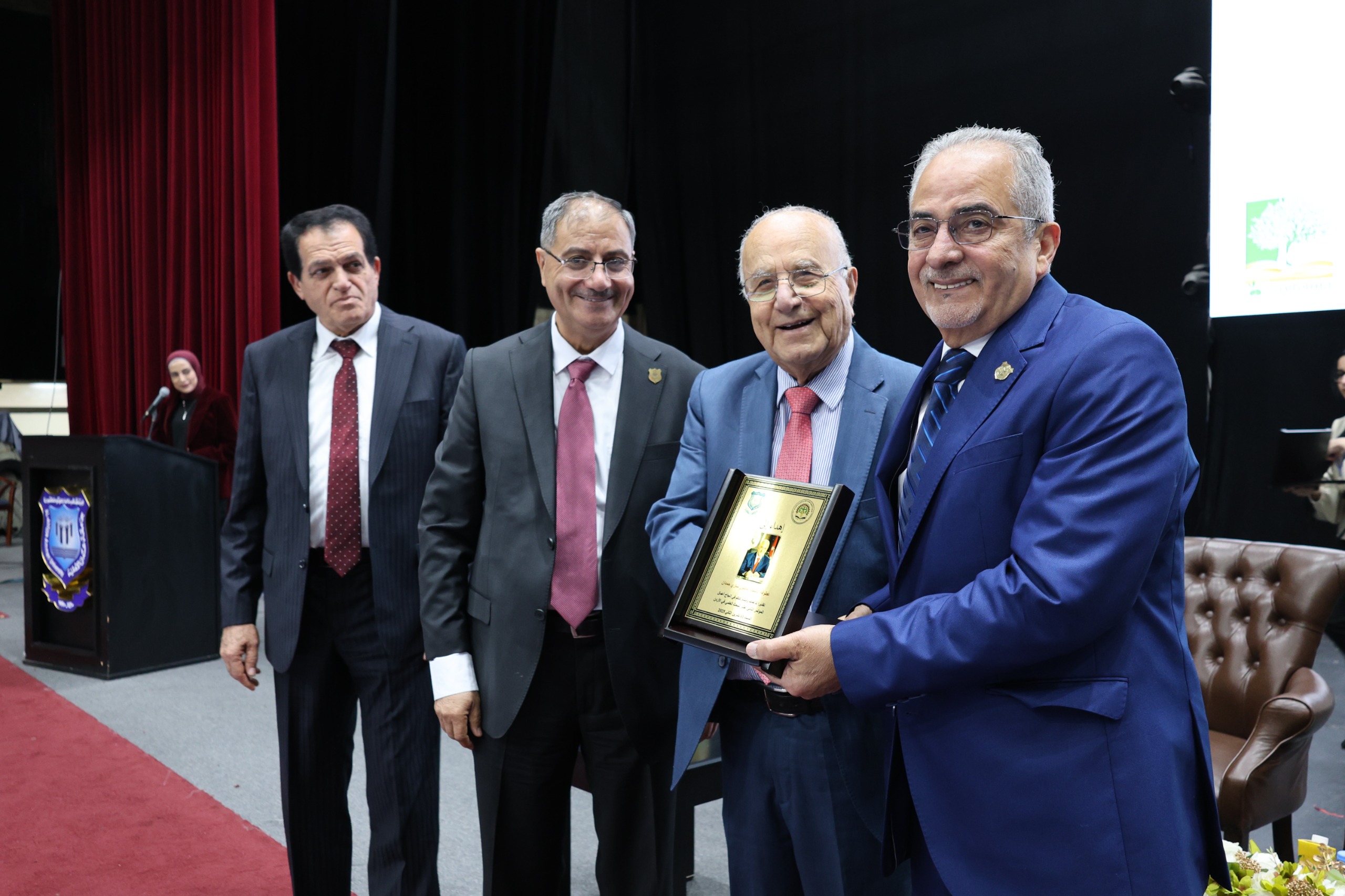 أ.د. حمدان بمؤتمر الجمعية الأردنية للبحث العلمي يستعرض الإنجازات البحثية لجامعة عمان الاهلية 