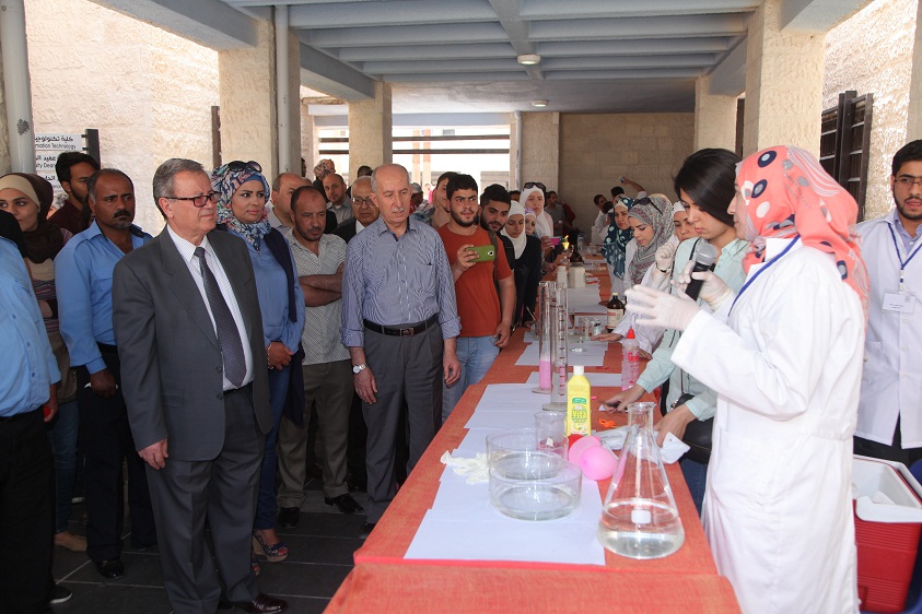 رئيس جامعة البترا يفتتح فعاليات اليوم العلميالثاني لقسم الكيمياء في الجامعة