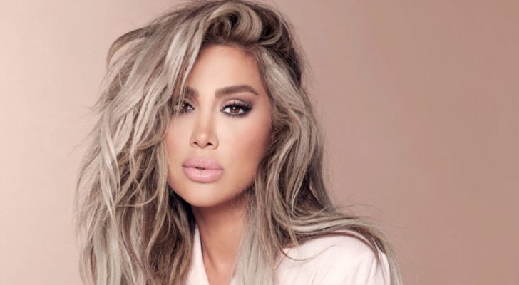 مايا دياب تظهر بنظارات "غريبة" مسوحاة من الكائنات الفضائية - صور 
