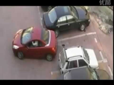 فتاة صينية أخذت مكانها بالإصطفاف بدهاء وذكاء جميل !