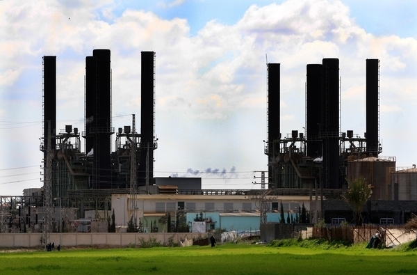 الاحتلال يوقف تزويد غزة بالكهرباء والعجز 90%