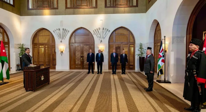 محافظون جدد يؤدون اليمين القانونية أمام الملك
